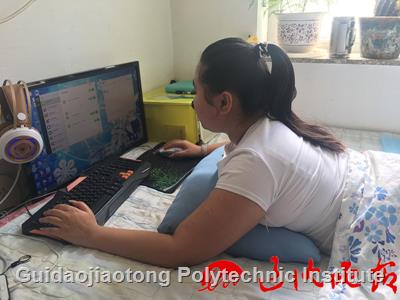 刘灵.jpg 刘灵.jpg